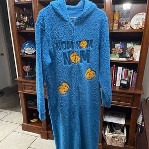 SESAME STREET Cookie Monster onesie in blue size large
